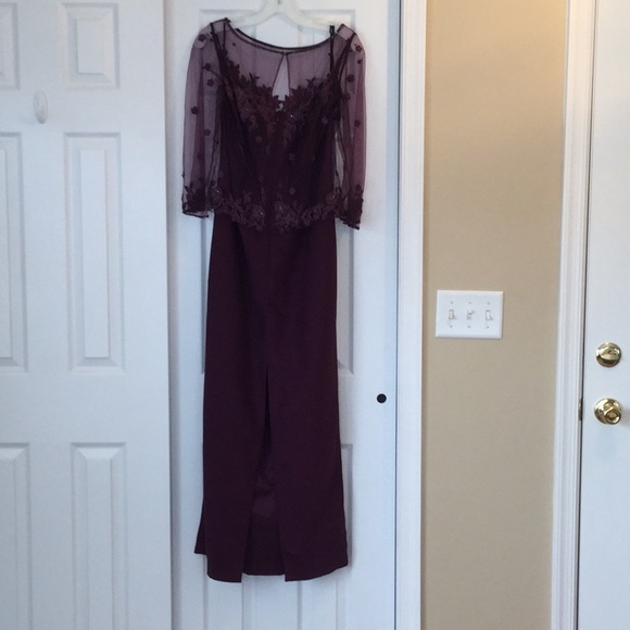 🌺Beautiful Burgundy/Wine Gown🌺 - Picture 2 of 8